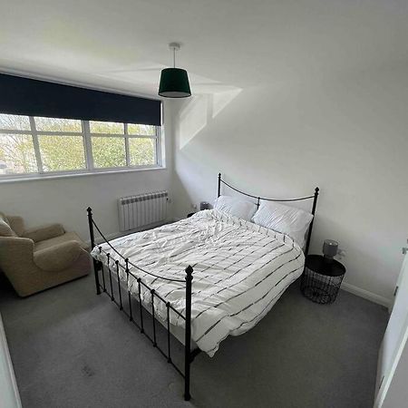 2 Bed City Centre Flat Bath Exterior photo