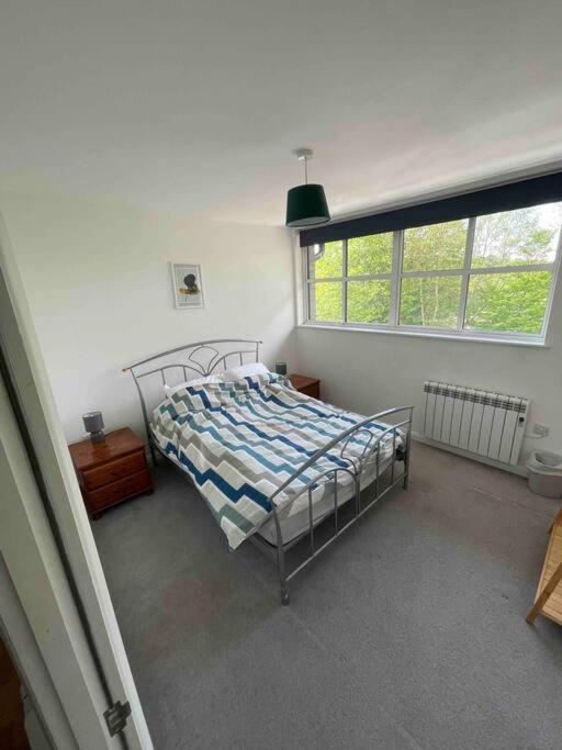 2 Bed City Centre Flat Bath Exterior photo