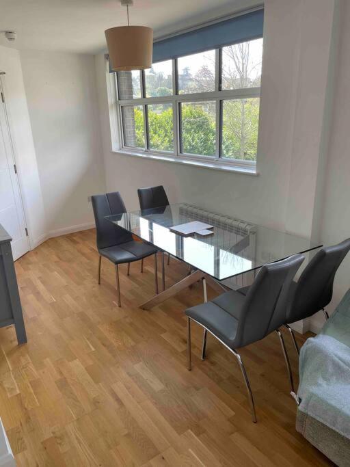 2 Bed City Centre Flat Bath Exterior photo